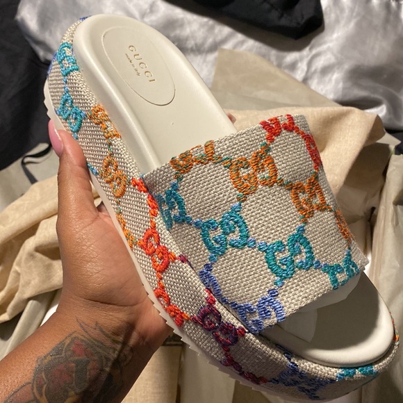 Women’s Gucci Platform Slide - Picture 4 of 6